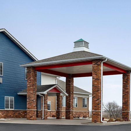 Americinn By Wyndham Williamsburg Экстерьер фото