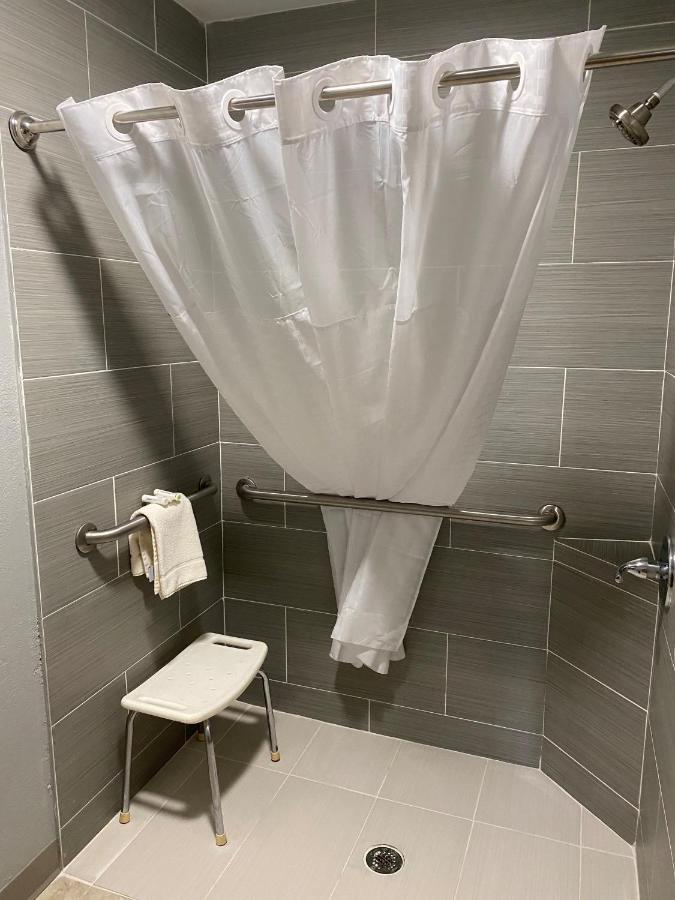 Americinn By Wyndham Williamsburg Экстерьер фото