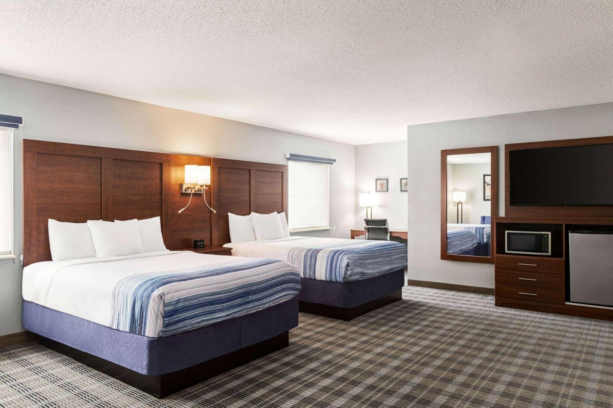 Americinn By Wyndham Williamsburg Экстерьер фото