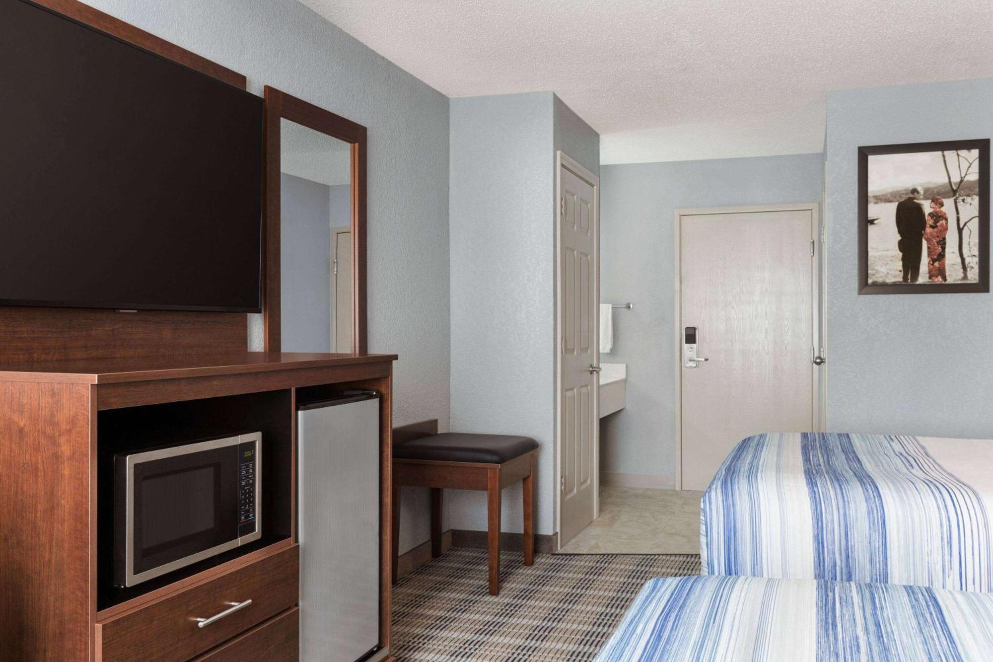 Americinn By Wyndham Williamsburg Экстерьер фото