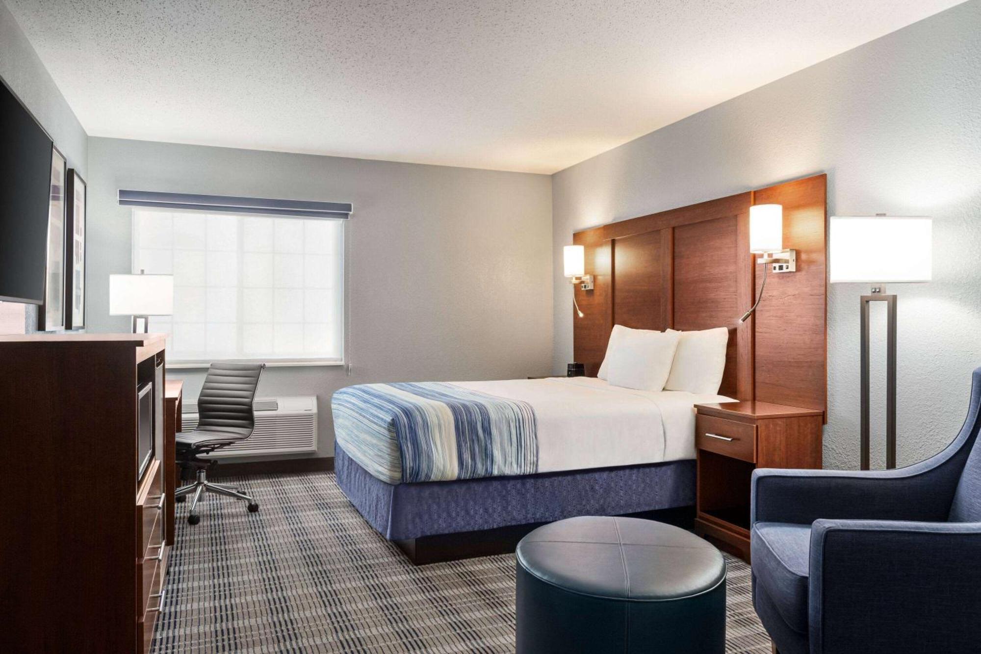 Americinn By Wyndham Williamsburg Экстерьер фото