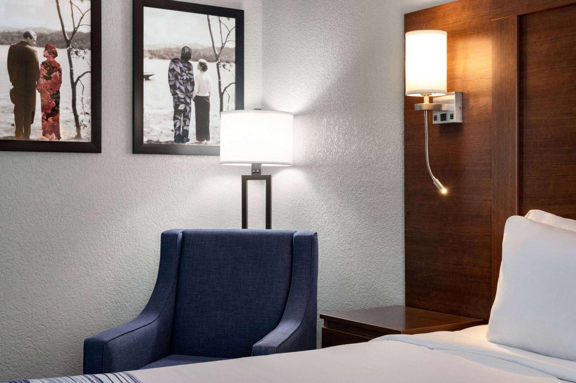Americinn By Wyndham Williamsburg Экстерьер фото