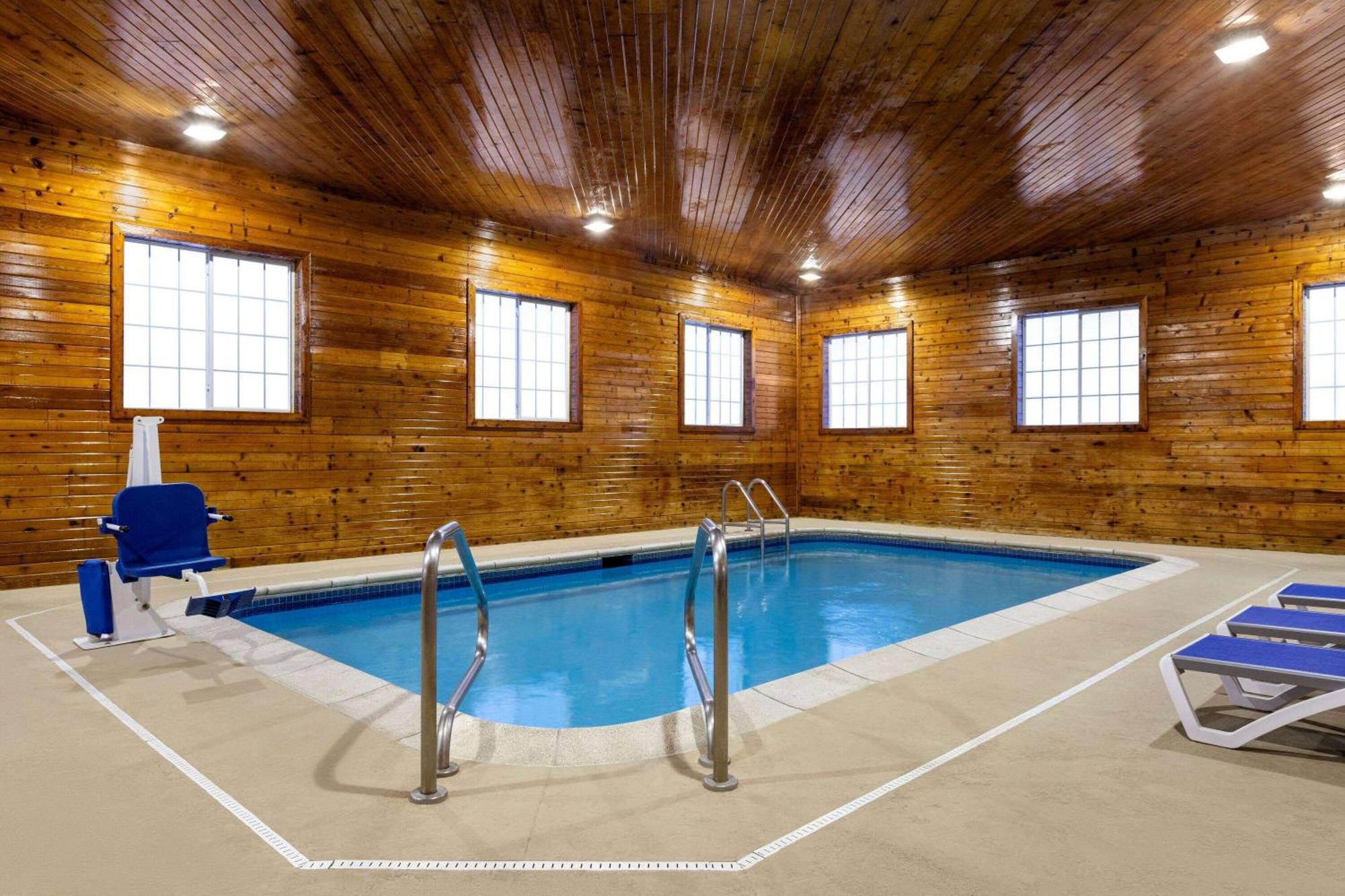 Americinn By Wyndham Williamsburg Экстерьер фото